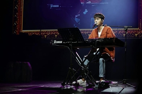 歌手兼演員徐仁國