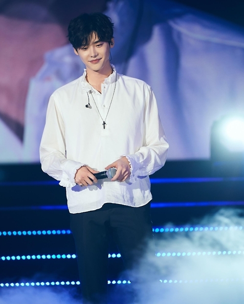 人氣明星李鐘碩