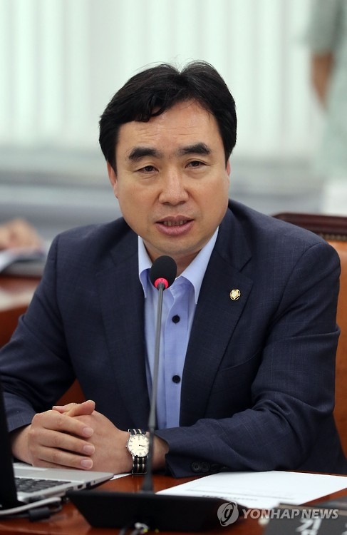 共同民主黨首席發言人尹官石(韓聯社)