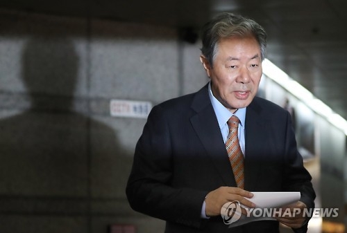 10月30日,崔順實辯護人李炅在召開記者會,介紹崔順實回國相關情況。(韓聯社)