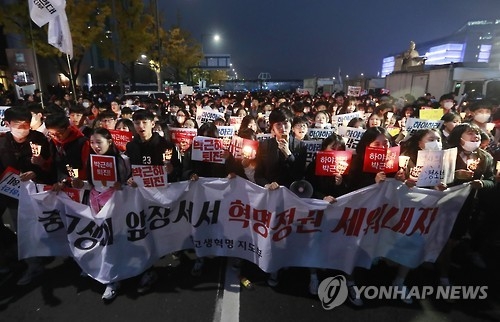 5��ߡA�E���b���Ϫ������������V�e��i�A�n�D�`�ξ��Ӵf�U�O�C�]���p���^