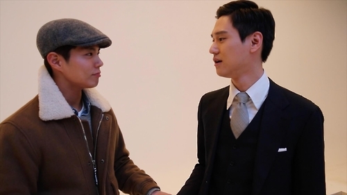 11月9日,樸寶劍(左)亮相高庚杓粉絲見面會。(韓聯社/KWAVE提供)