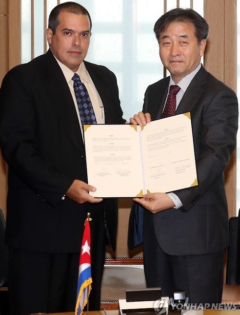 ��ƹϤ��G11��14��A�b���p���줽�ӡA���p��������|�̡]�k�^�M�Ԭ�������������·���Ĺp��ñ�p��ĳ��X�v�C�]���p���^