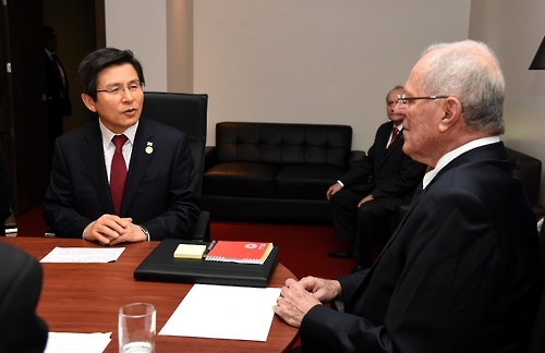 南韓總統黃教安會晤秘魯總統庫琴斯基。(南韓務總理室提供)