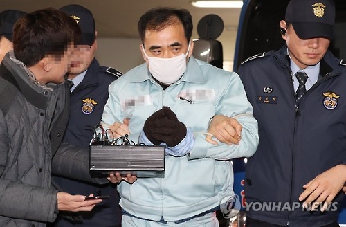 12��25��U�ȡA�b�˫H���˹�տ줽�ǡA�e���鳡���x������סC�]���p���^