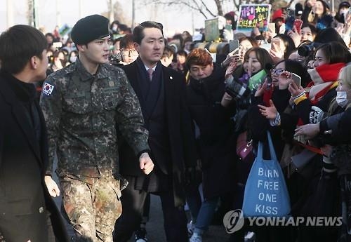 12��30��W�ȡA�b�ʽB�D�s�������x55�v�AJYJ�������b���]���G�^�h��V�����̭P�¡C�]���p���^