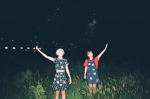 �y����K��