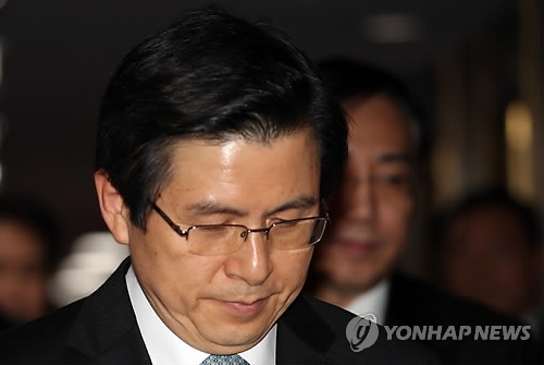 3月15日,在南韓中央政府首爾辦公樓,代總統黃教安走入國務會場。(韓聯社)