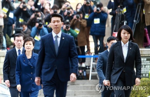 10��20���Aĵ���}�D�N���Ӵf�@�e�ܭ��������a��k�|4���f�C�]���p���^