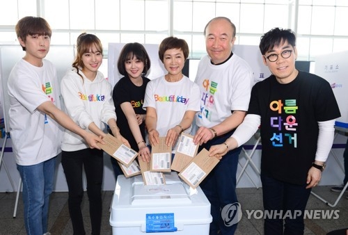 5��4��A�b�]�_�������������������n��}�벼���A�����n�����|�ŶǤj�ϡ���h�]���_�^�B���@���B�i�R�ԡB�G�R�Q�B���P�ۡB�����t�i��j��ʮu�벼�֦X�v�d���C�]���p���^