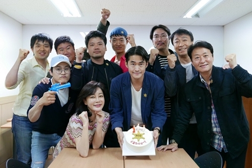 �m�O�w�x�n�@�ռy���Ӥ��[�v�H�Ư}�ʸU�C�]�֤ѮT�ִ��ѡ^