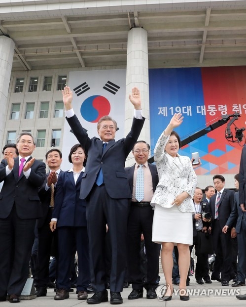 ��ƹϤ��G5��10��A�n���`�Τ�b�G�M�Ĥ@�ҤH�����Q�b��|�X�u�`�δN��������A�V�{����������P�N�C�]���p���^