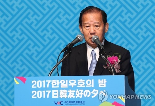 資料圖片:6月11日下午,在首爾市中區樂天酒店,安倍的特使二階俊博在“2017韓日友好之夜”活動中發言。(韓聯社)