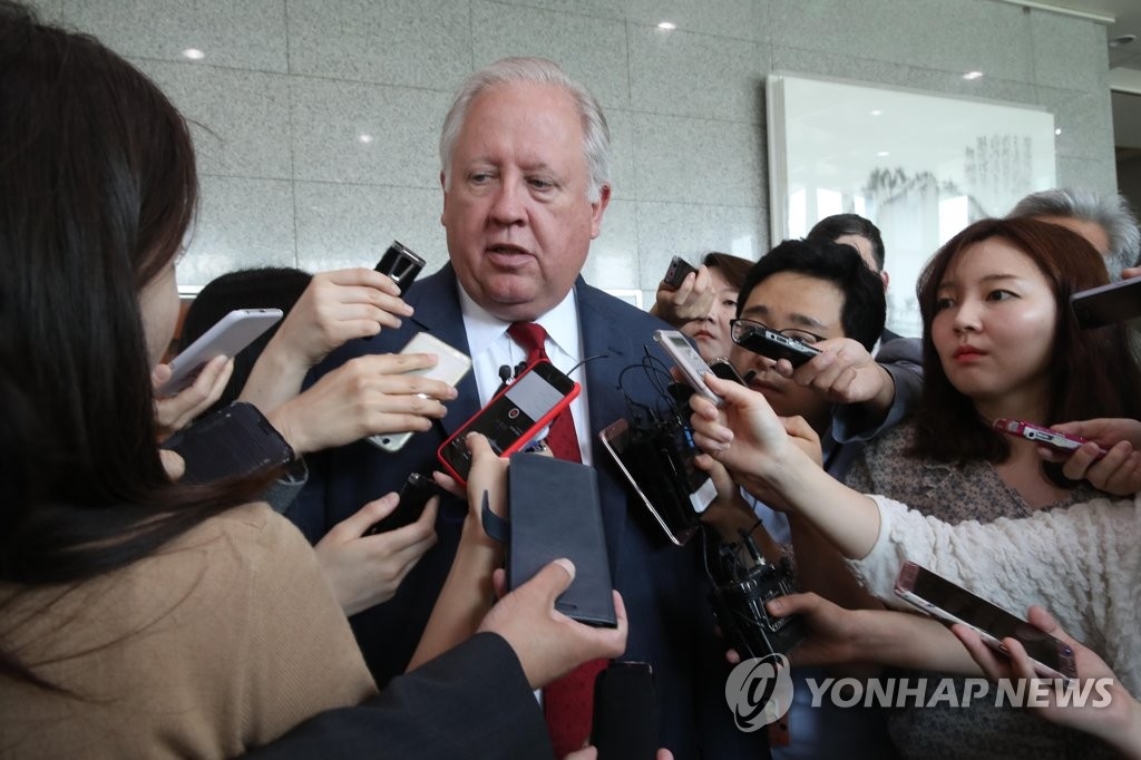 6��14��A�b�n���~�泡�j�ӡA�����Ȱ|�ư�ȭ릫����·���A�����C��ĳX�C�]���p���^