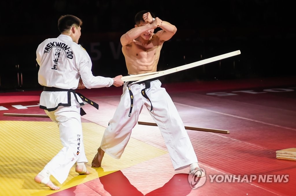 ��ƹϤ��G2015�~5��A�b�Xù���|�檺�@�ɶ`���D�A���ɶ}�����W�A��ڶ`���D�p�����`���D�ܽd�ζi����t�C�]���p��/�@�ɶ`���D�p�����ѡ^