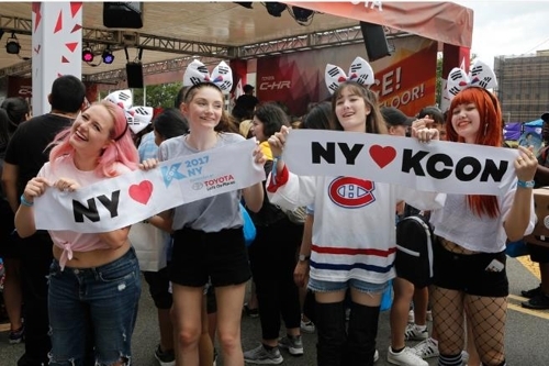�������y�����ɨɡ�KCON 2017 NY���C�]CJ E&M���ѡ^