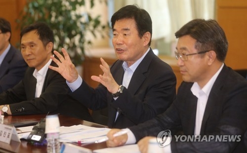 資料圖片:國政企劃諮詢委員會委員長金振杓(中)在發言。(韓聯社)