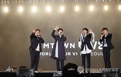 7��8��A�����@�ɬ���|���|�檺��SM TOWN LIVE WORLD TOUR VI���t�۷|�W�ASuper Junior�ȥ|�H�n�O���t�C�]���p���^