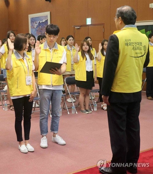 7��24��A�b��󭺺����~�泡�j�ӡA�f�L�]���^�X�u�����~�w���ȹC�j�ǥͤ䴩�̡���´���߻����C�]���p��/�n���~�泡���ѡ^