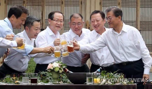 7��27��U�ȡA�b�C�˻O�`�K�N�e�A��b�G�]�k�@�^�P�U�j�������`���M�A���ѩҳܰ�s�Ѥ��p��u�C�s�~�P7bräu�����A�J�N�j���p���~�ۥͦX�@�C�]���p���^