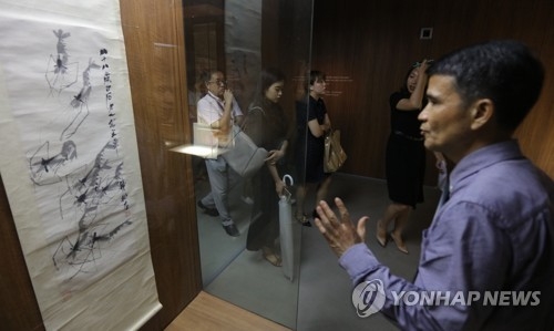 7��31��A���ե����N�@�~�i�b���N����}���A�����n�ٳժ��]�ѵe�~�ȥD�޼B��]�k�^���b���ѻ��ե۪��@�~�C�]���p���^