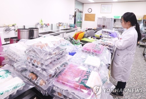 ��ƹϤ��G8��16��A�b�ʽB�D��߹A���~�~��޲z�|�ʽB���|�A�u�@�H���b�ˬd���J�C�]���p���^