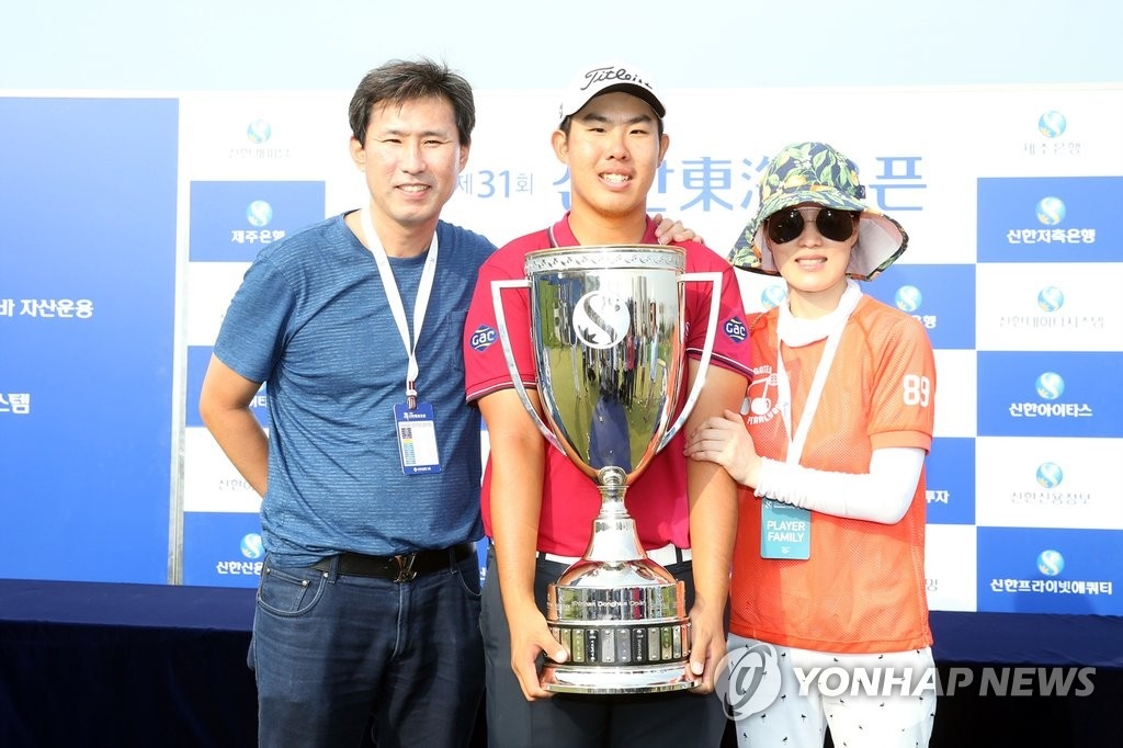 ��ƹϤ��G2015�~9��20��A�b�n��¾�~�����Ҩ��j�ɡ]KGT�^��31���s���F�����}�ɤW�A�w�þ����۫a�x���שM�����X�v�C�]���p���^