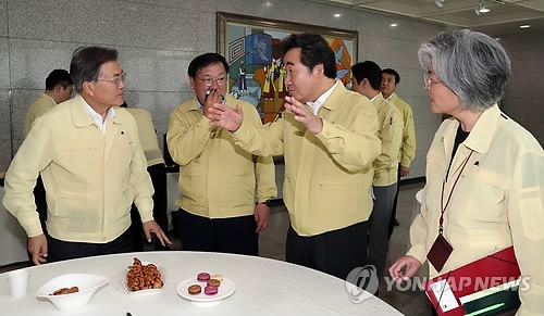 8��23��A�b�n���~�泡�j�ӡA�`�Τ�b�G�]���@�^�P����`�z�����W�]�k�G�^�B�~���d�ʩM�]�k�@�^��͡C�]���p���^