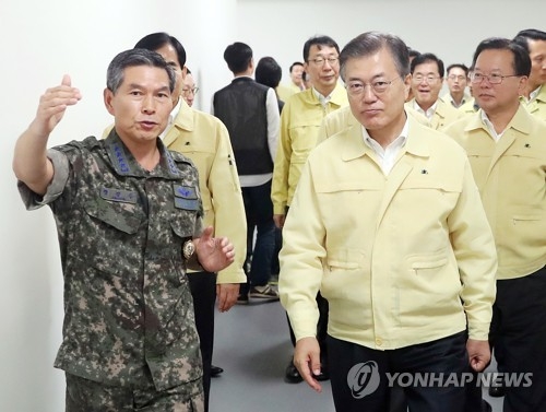 8��23��A�n���`�Τ�b�G�]�k�^�����p�ѥ����Ԯɫ����ҡAť���p��ĳ���G�������������A��ۥѽäh���p�X�x�t�����СC�]���p��/�C�˻O���ѡ^