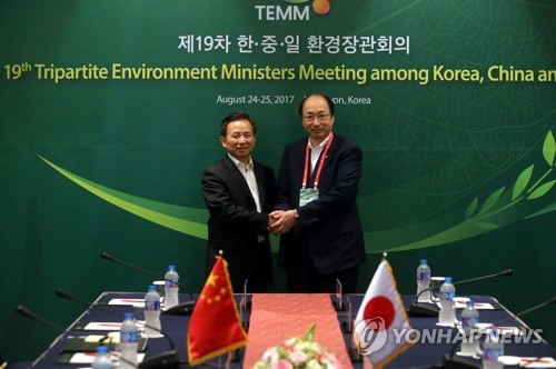 8��24��U�ȡA�b�n���ʽB�D���쥫�A�������O�������F�ǡ]���^�P�饻���Ҥj�ڤ��t���K�b����|�ͤW����C�]���^