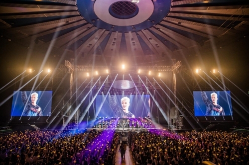 8��27��A�b�����b���������ǫǤ���|�]�ABIGBANG�����Ӷ��|��ӤH�t�۷|��2017�թ]���C�]YG�T�ִ��ѡ^