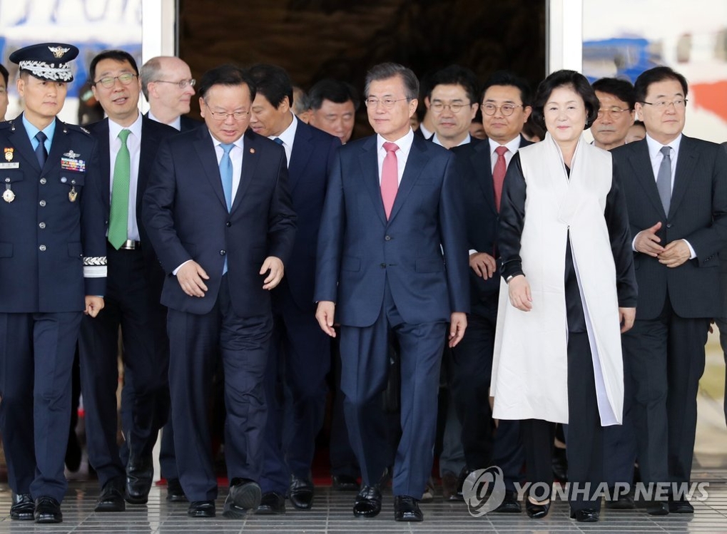 9��18��U�ȡA�b���n���������A�n���`�Τ�b�G�M�ҤH�����Q�]�k�G�^�n���u����ì��e�A�P�n����F�۪v�����x���I���]�e�ƥ��G�^��ܡC�]���p���^