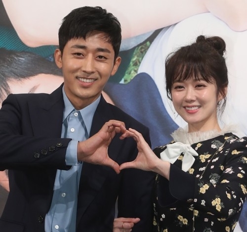 ��ƹϤ��G�s�@�mGo Back�Ұ��n�o�G�|�ӡC�Ϭ��D�t�i�R�ԡ]�k�^�M�]�E�T�]���p���^