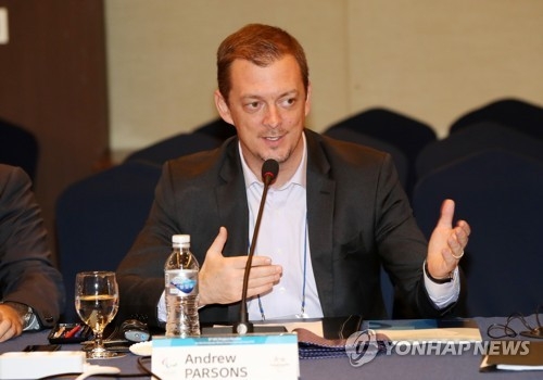 10��16��A�b��ڴݶ��e�ĤE�����ص��f�|ĳ�W�A�w�w�|·���˴��o���C�]���p���^