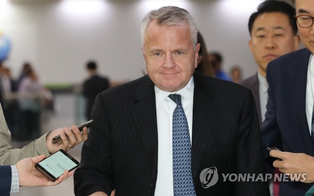 10¤ë17¤é¤U¤È¡A¦bºº¸ª÷®ú¾÷³õ¡A¬ü°ê°ê°È°|°Æ°ê°Èë¬ù¿«·¨F§Q¤å©è¹F¨Ã±µ¨ü°OªÌ±Ä³X¡C(ÁúÁpªÀ)