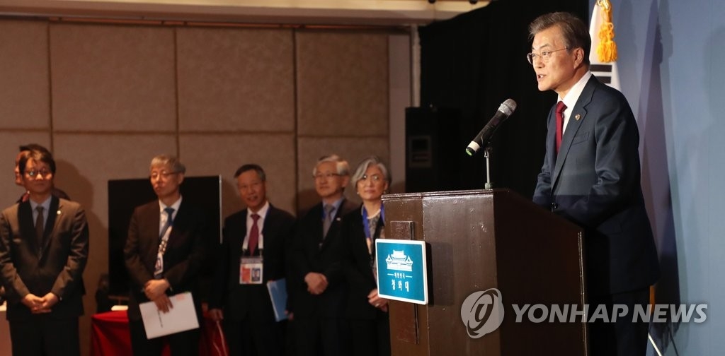 11��14��U�ȡA�b�����Ԥ@�s���A��b�G���ЪF�n�Ȱ�a�X�ݦ��G�æ^���O�̴��ݡC�]���p���^