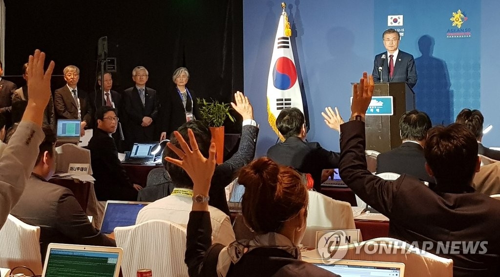 11��14��U�ȡA�b��߻������Ԥ��Ȱs���������O�̫ǡA��b�G�b�ȤӸg�X��´�B�F�������|ĳ���F�n�ȳX�ݦ��G�o�G�|�����ᱵ���O�̴��ݡC�]���p���^