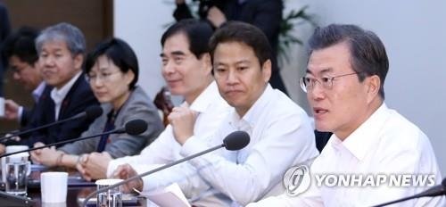 11��20��U�ȡA�b�n���`�ΫC�˻O�A�`�Τ�b�G�b���u���ѩM�U�z�|ĳ�W�o���C�k�_����b�G�B�`�ί��ѫǫǪ������աBĵ�óB�����þ��B�H�ƭ��u���ѻ���ɡB���|���u���Ѫ��q��C�]���p���^