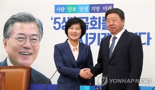 ��ƹϤ��G11��22��A�@�P���D���ҭ�����R�]���^�|����X�����@�����Үձ`�ȰƮժ���ݫF�C�]���p���^