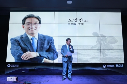 11��24��A�b�_�ʾn�ثn����ư|�A�n�ؤj�ϭݸ֤H�c�^�Ӧb�m���k�P��G�B�ֻP�q���]��--�C�����­��_���F�n���ʤ��Իw�ֽg�C�]���p���^ 