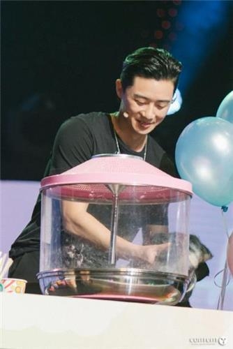 12��9��A�b�y���j�ǩM������A��ԫT�|��Ȭw���j���������|�̫�@�������������|�C�Ϭ���ԫT�ˤ�s�@�֪�}�C�]���p��/�g�����qCONTENT.Y���ѡ^