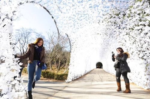 �~��C�Ȧb���R����X�v�d���C�]���p���O�̦��t�b��^