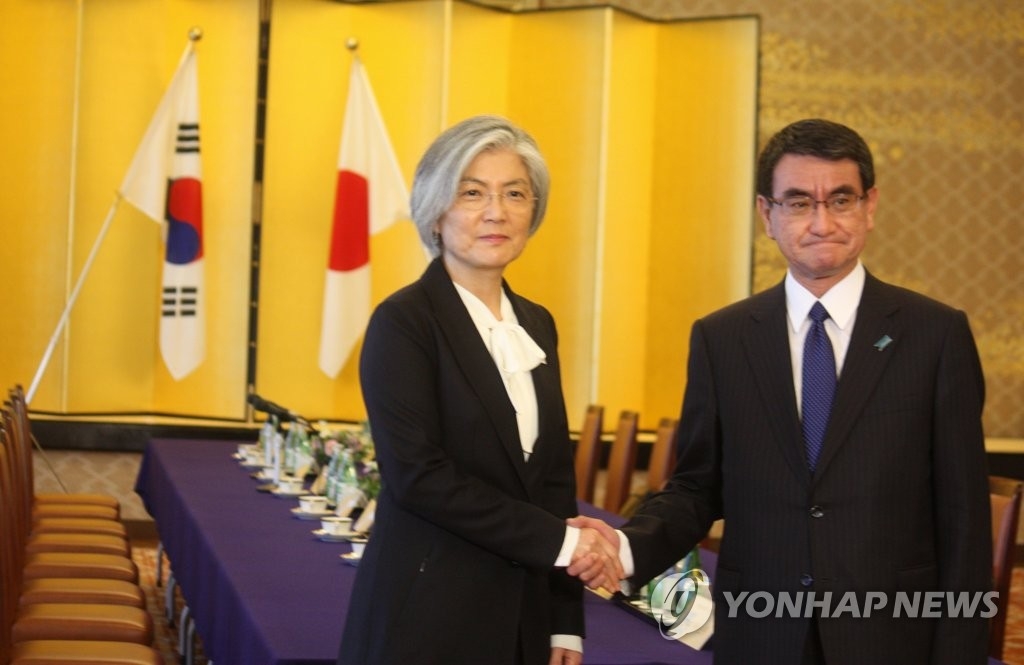 12��19��A�b�F�ʡA�n���~�泡���x�d�ʩM�]���^�P�饻�~�۪e����郞�|��|�ͫe����C�]���p���^