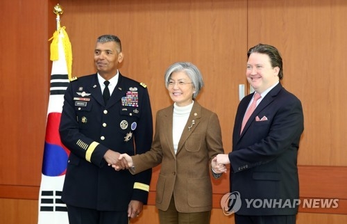 1��4��W�ȡA�b�n���~�泡�A�~���d�ʩM�]���^�����F����n���{�ɥN�차�J·�Ǭġ]�k�^�M�n�����x�q�O��˯S·���|�J���C�]���p���^