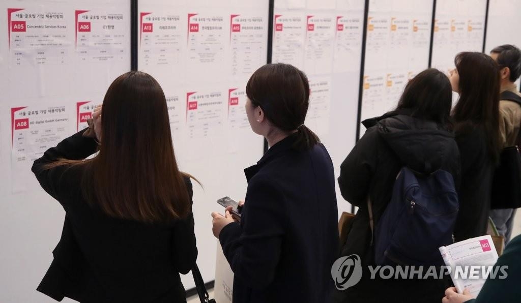 �Ϭ��b�@�۸u�|�W�A�D¾�H�����b�ݩ۸u�ҨơC�]���p���^