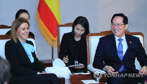 1��17��A�b�꨾���j�ӡA�������êZ�]�k�^�|����Z���꨾�j�ں��R��·�h���p��·�w�촵�عF��·�[��ȡC�]���p���^