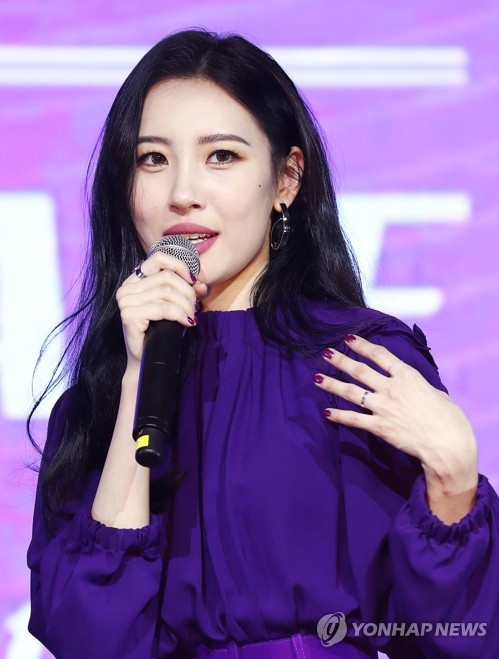 1��18��U�ȡA�b�ج��F�����s���A�q��Ŭ��b�ĤG�i�榱�M��mHeroine�n�o�G�|�W���зs����C�]���p���^ 