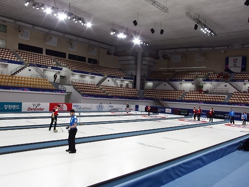 ��ƹϤ��G2017�@�ɫC�~�B���A���ɪ����ɿ��̦b����D�������B�����߶i��A���V�m�C�]���p���^ 