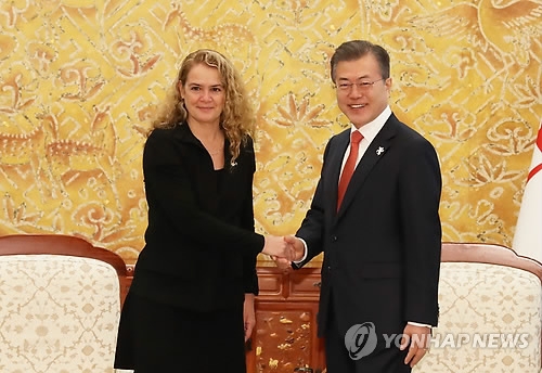 2��7��W�ȡA�b�C�˻O�A�n���`�Τ�b�G�]�k�^�P�[���j�`������·�حC�S����X�v�C�]���p���^