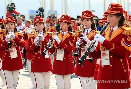 ���A�ֹΦb�J�������W�i��t���C�]���p���^